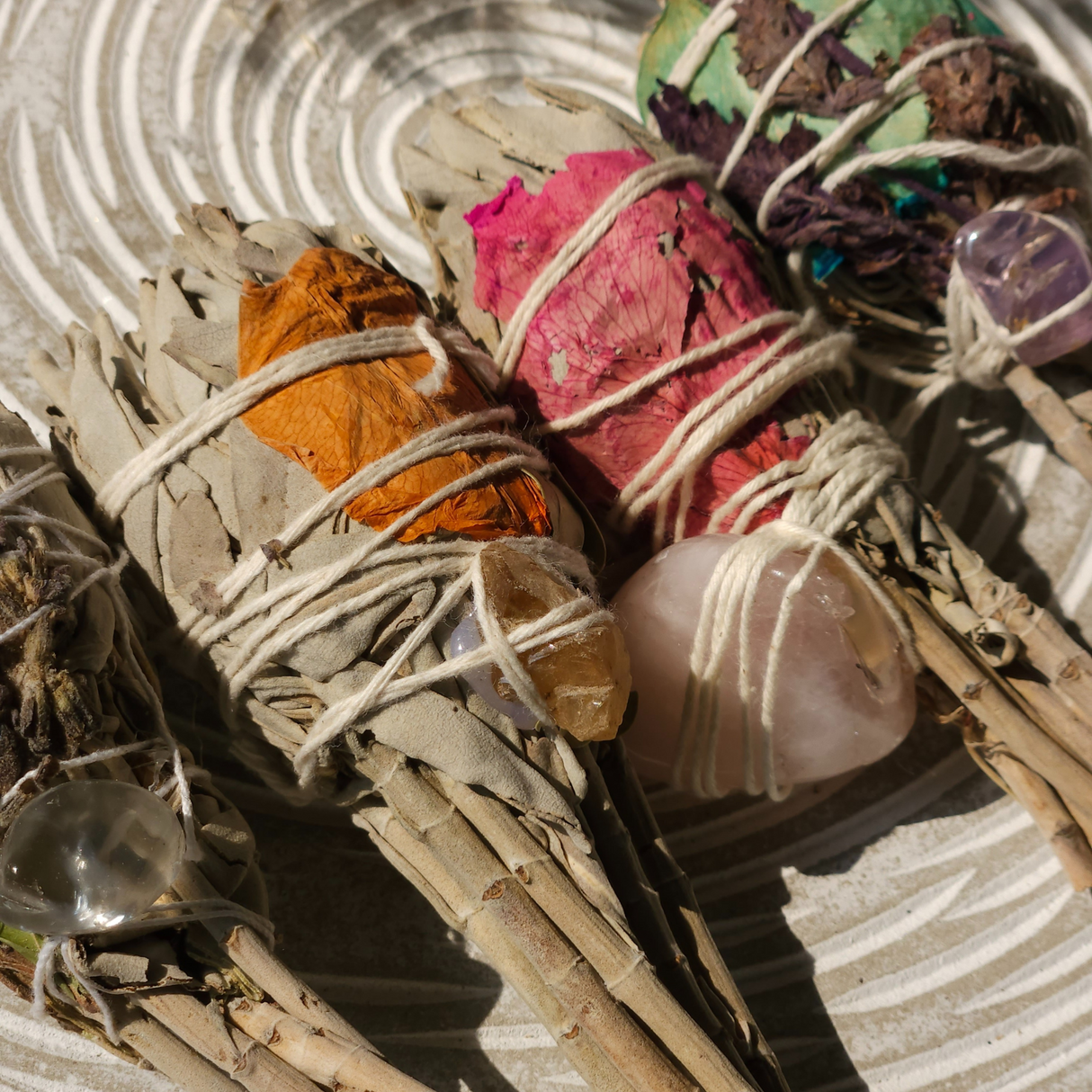 Baltojo šalavijo ryšulėlis su citrinu