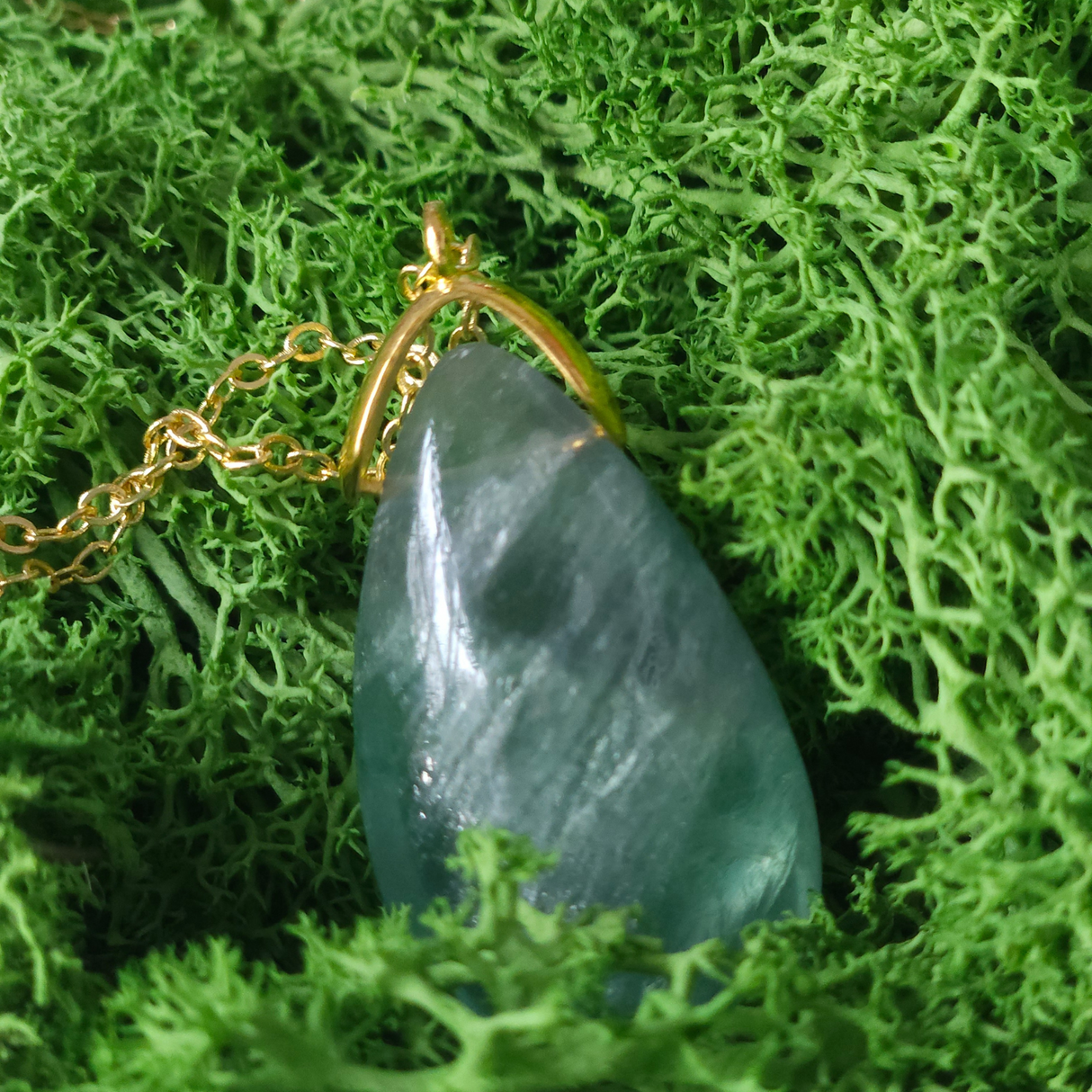 Krištolinis ašaros formos pakabukas