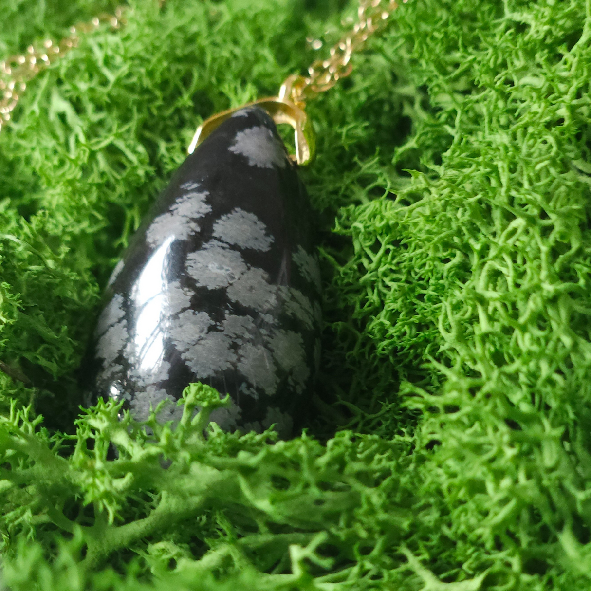 Krištolinis ašaros formos pakabukas