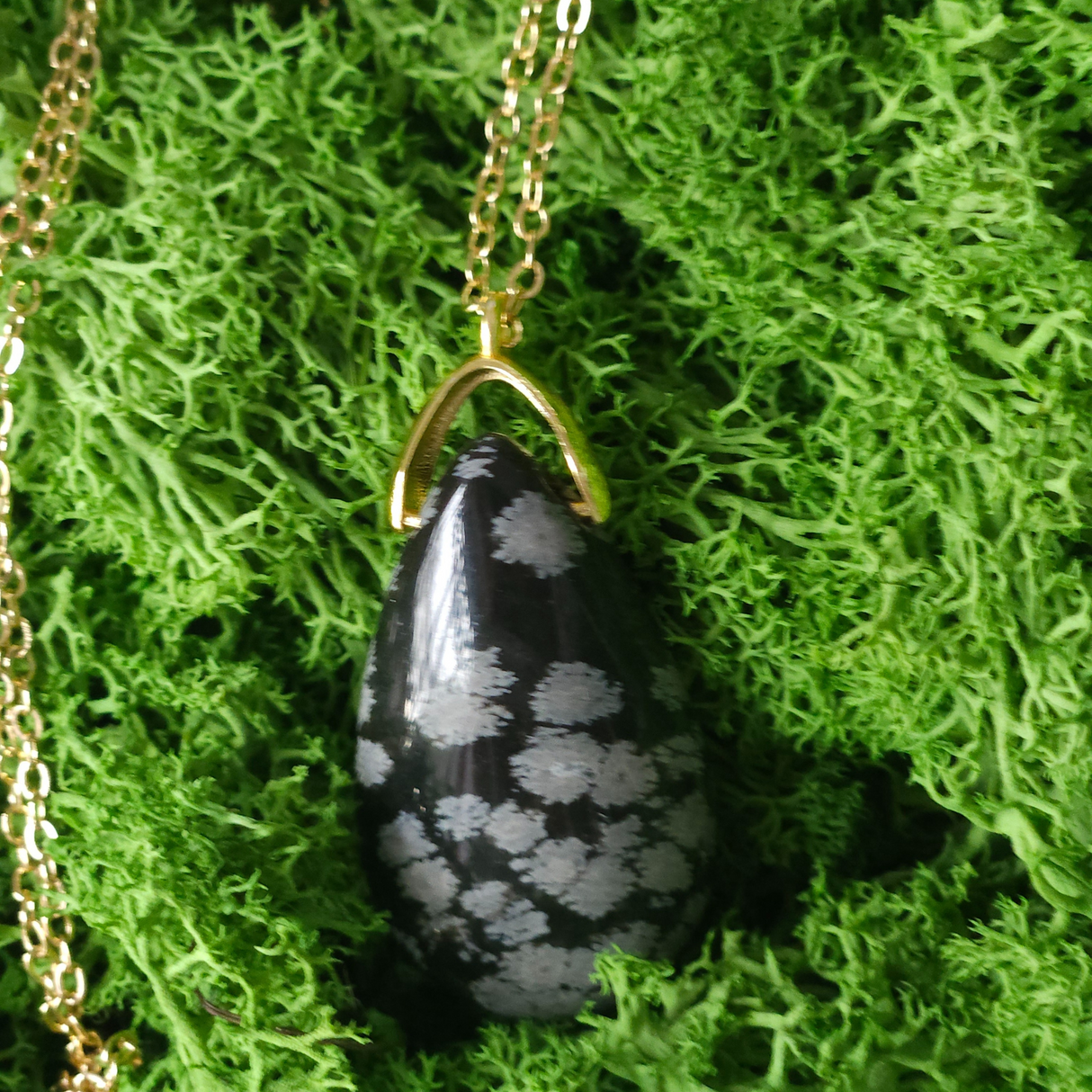 Krištolinis ašaros formos pakabukas