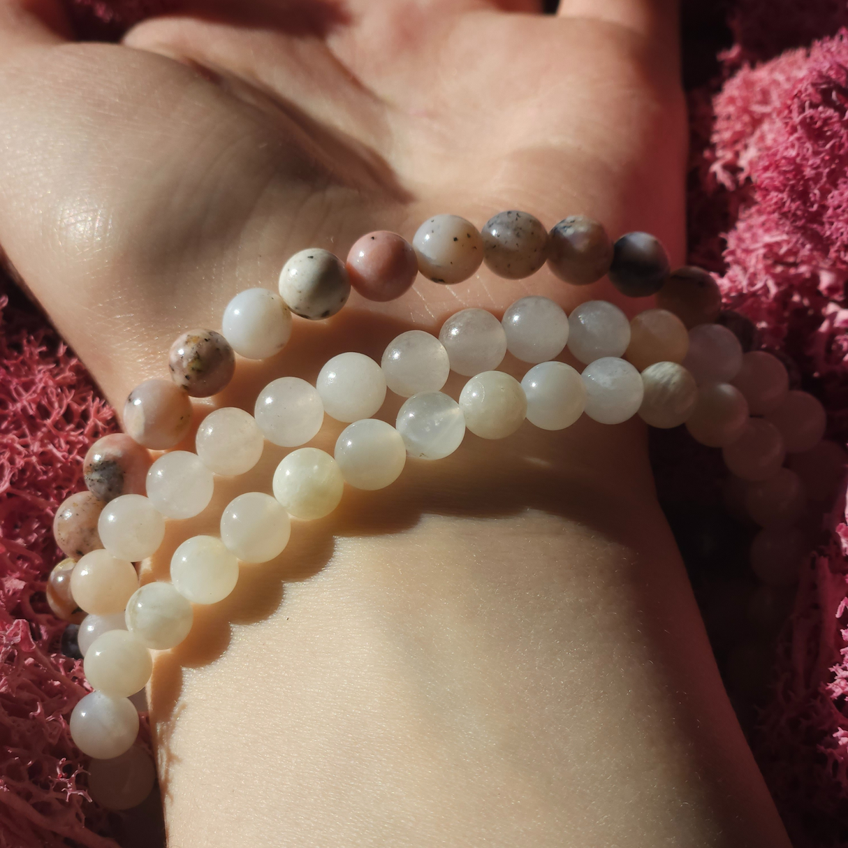 Moteriškumo ir Meilės apyrankių rinkinys