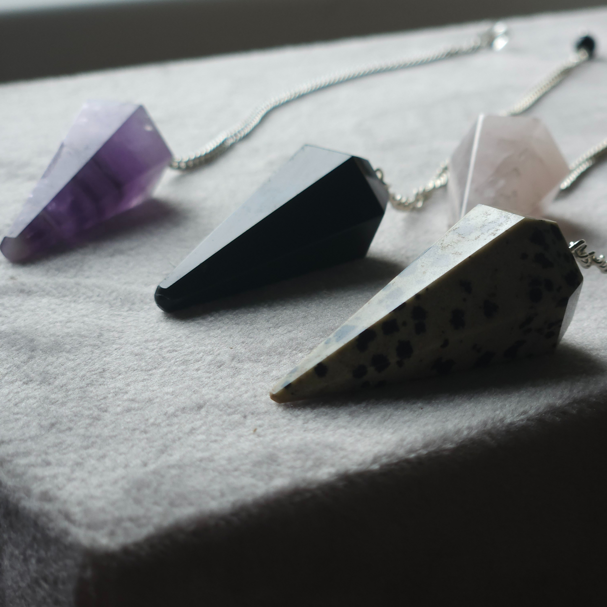 Juodojo obsidiano švytuoklė