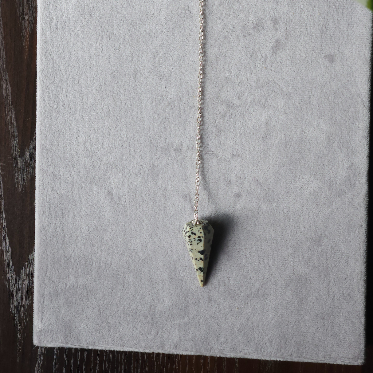 Dalmantininio jaspio švytuoklė