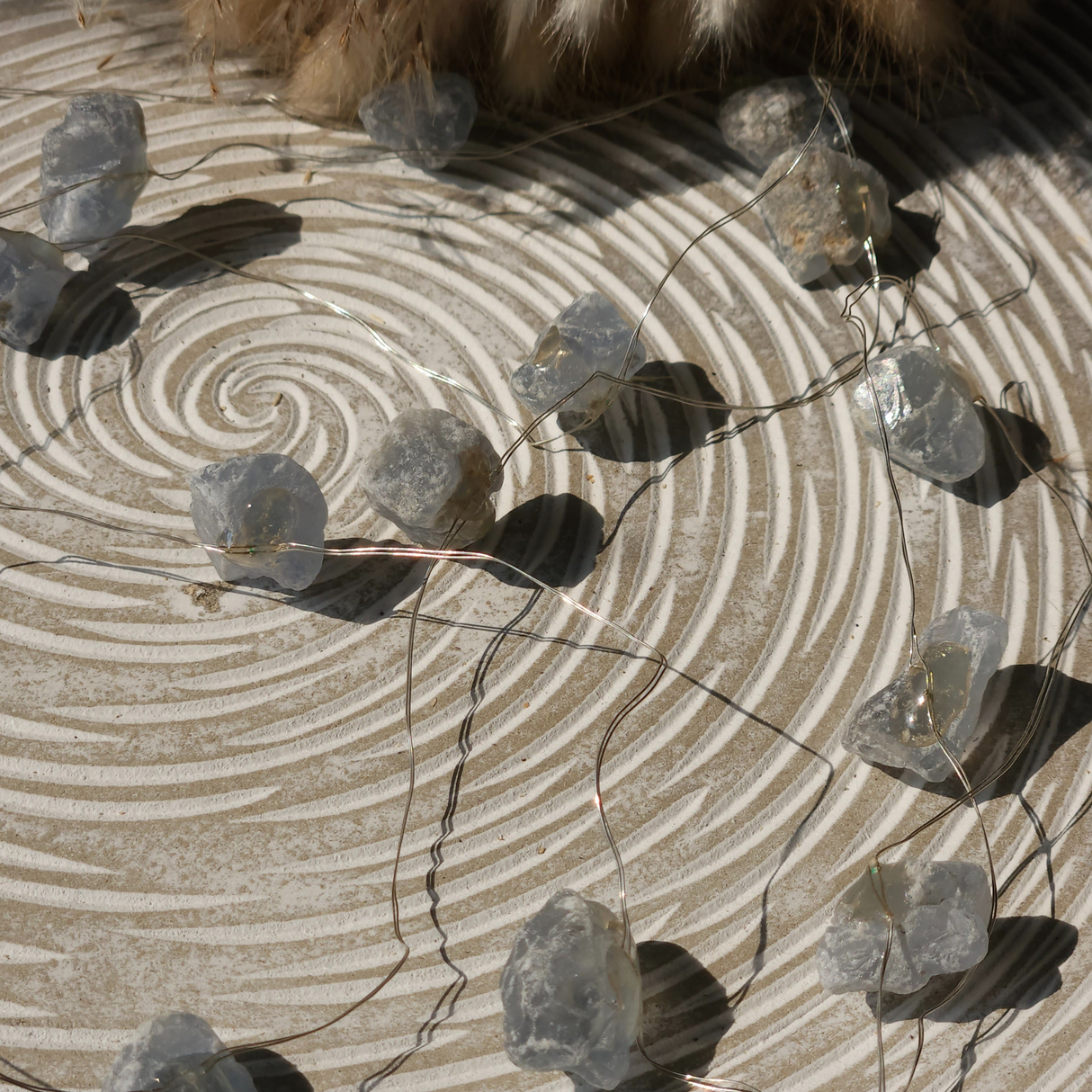 Celestito brangakmenių švieselės