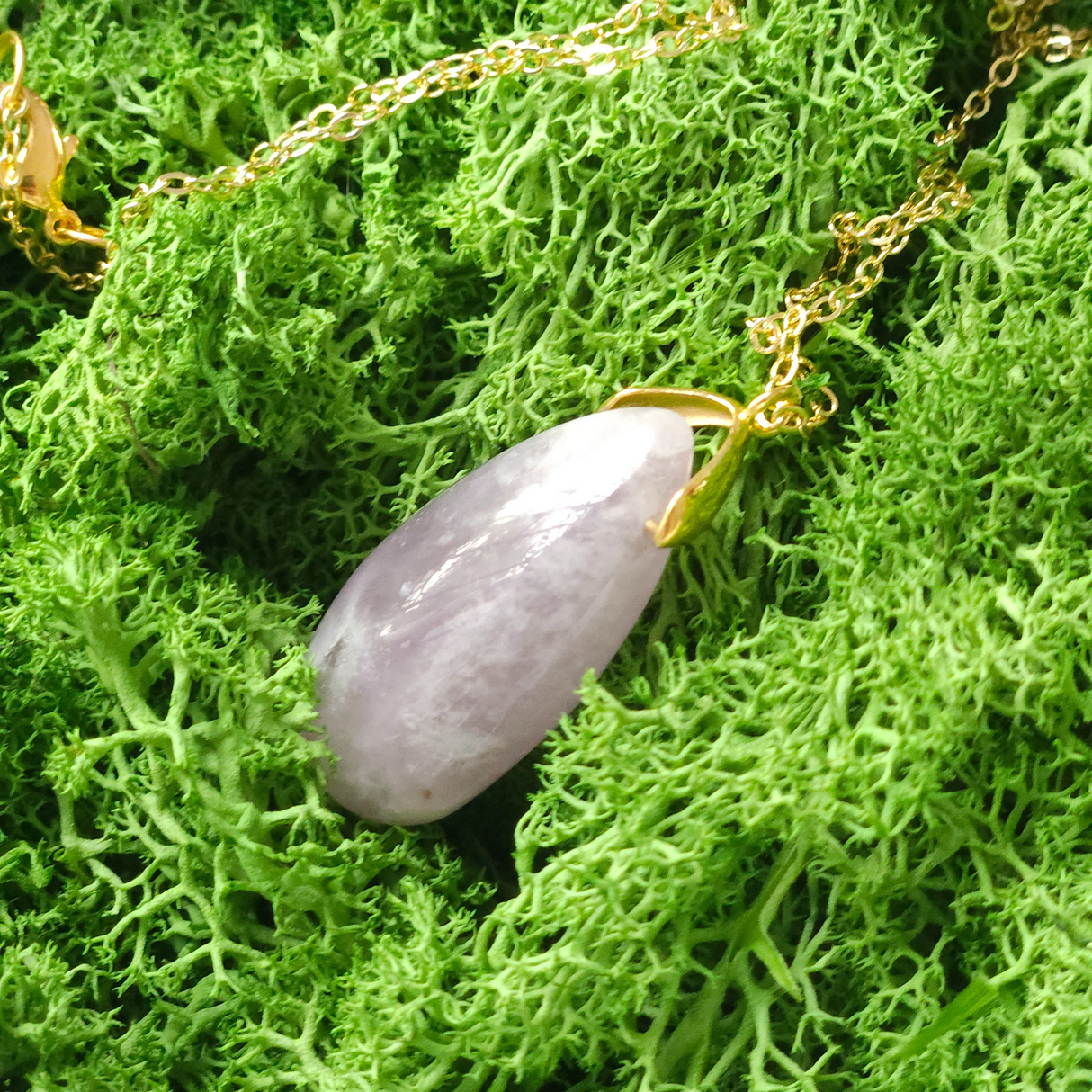 Krištolinis ašaros formos pakabukas