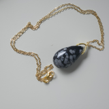 Krištolinis ašaros formos pakabukas