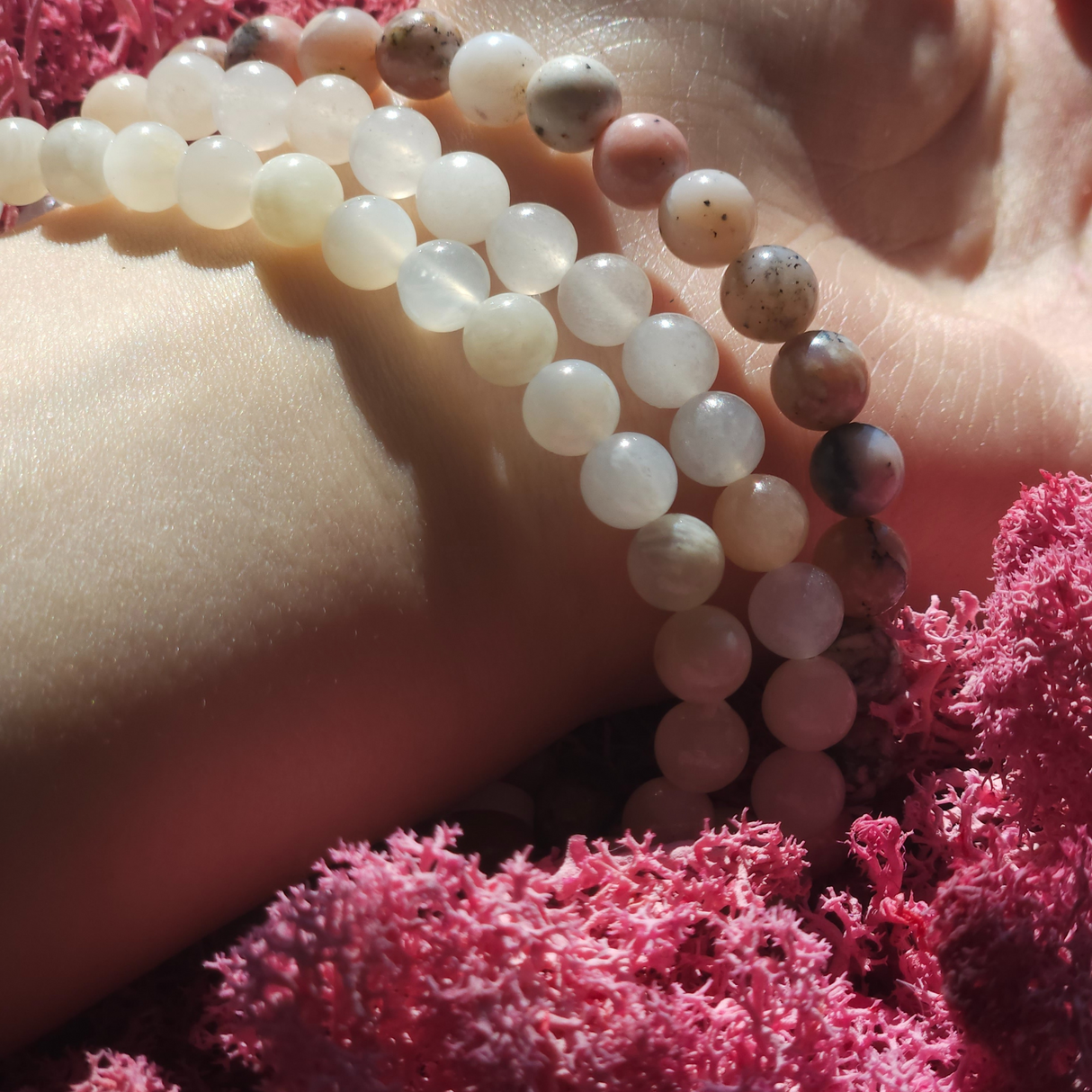 Moteriškumo ir Meilės apyrankių rinkinys