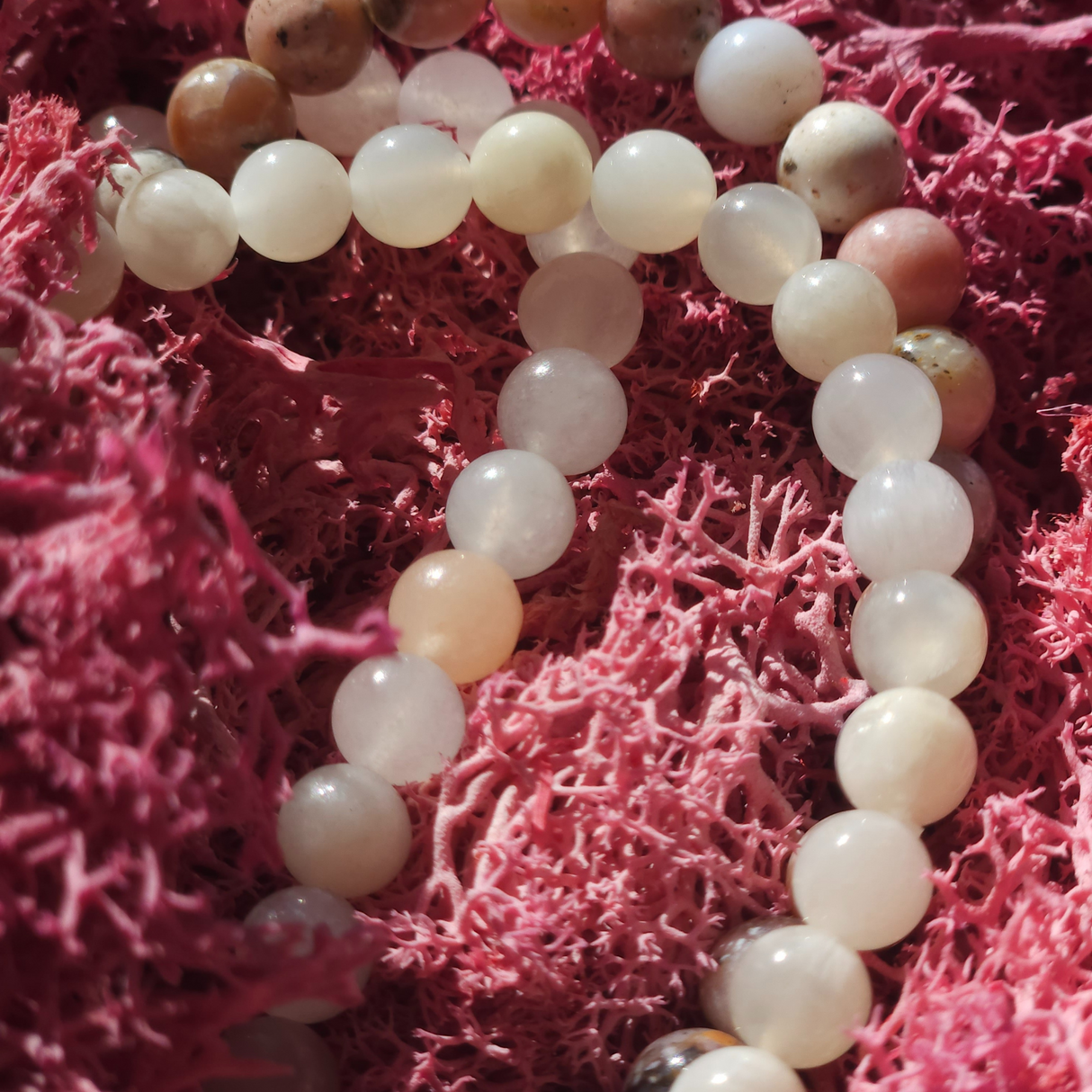 Moteriškumo ir Meilės apyrankių rinkinys