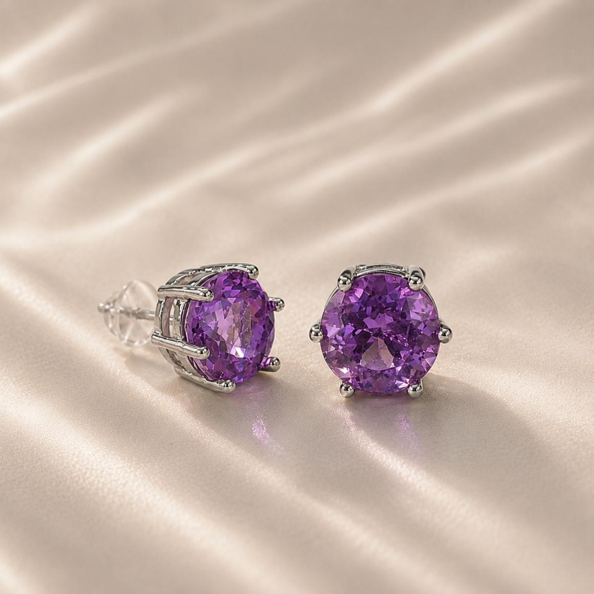 Briaunuoti ametisto soliterio auskarai