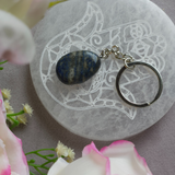 Lazurito lašo formos raktų pakabukas