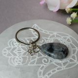 Sniego obsidiano lašo formos raktų pakabukas